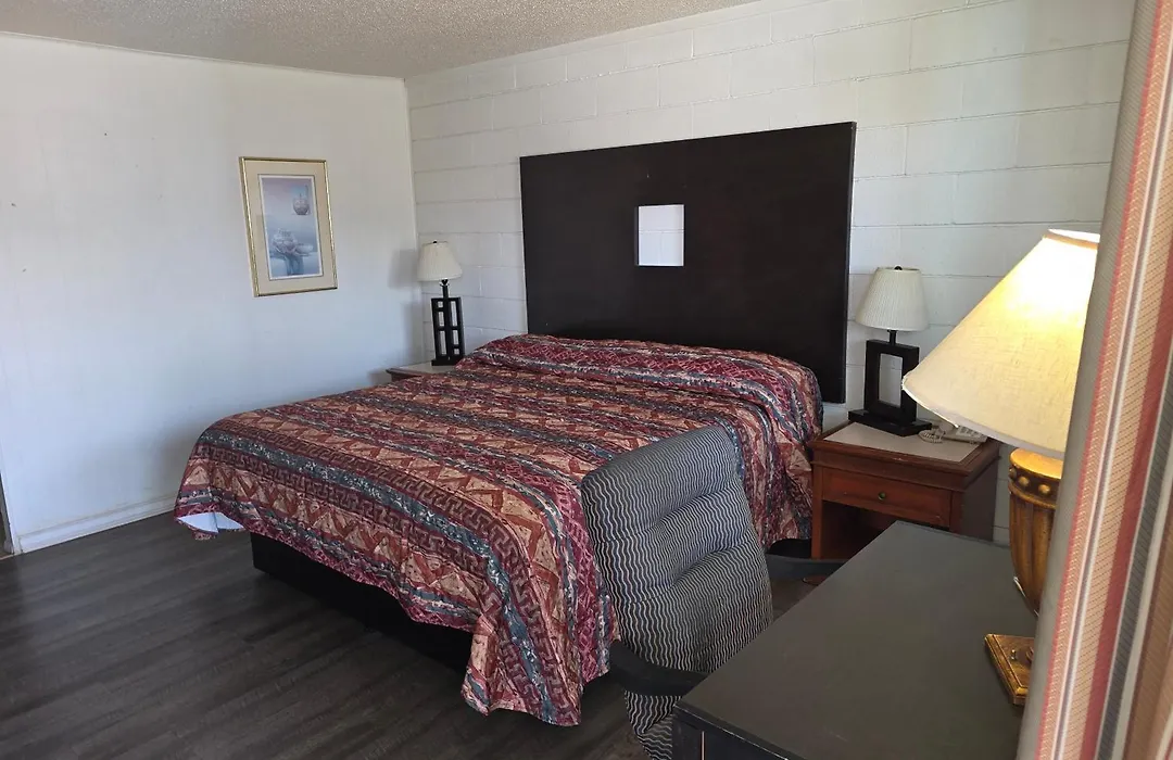 Economy Inn-1