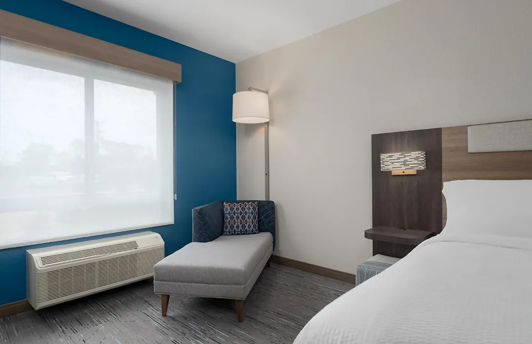 Holiday Inn Express & Suites Alexandria By Ihg-1