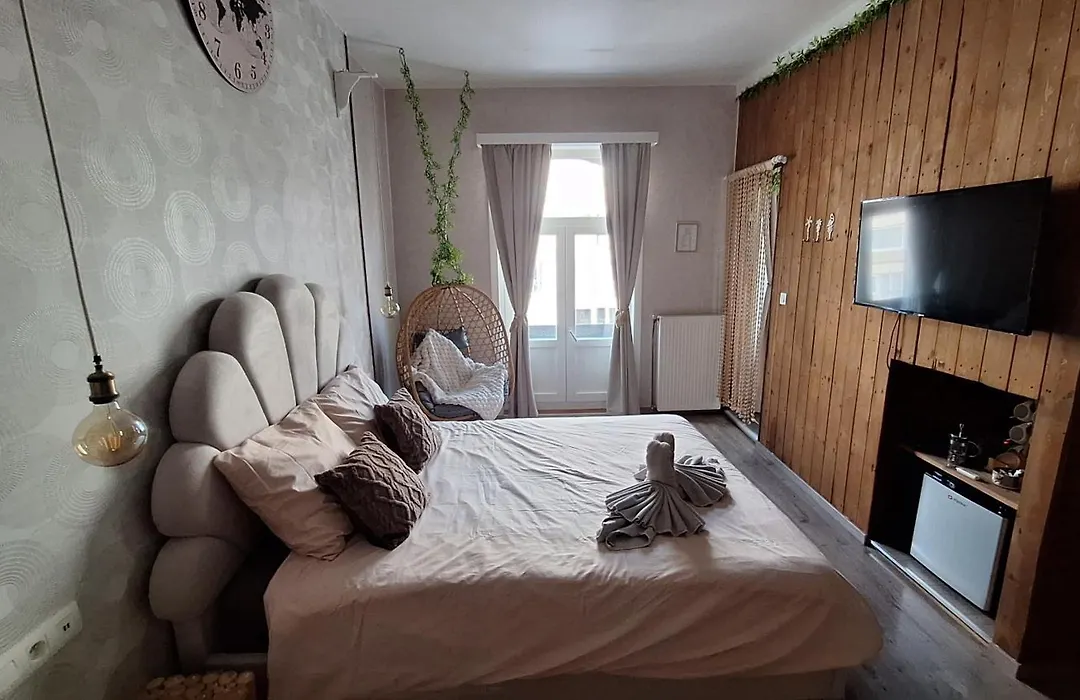 "Chez Ba'Nus"-1