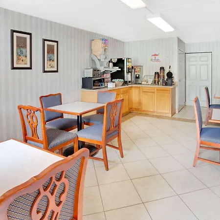Super 8 By Wyndham Laurel-3