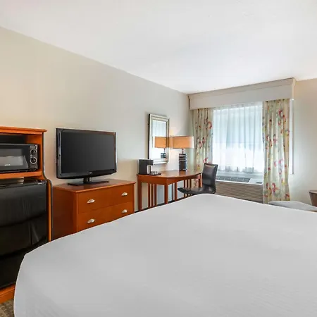 Best Western Plus University Park Inn & Suites-2