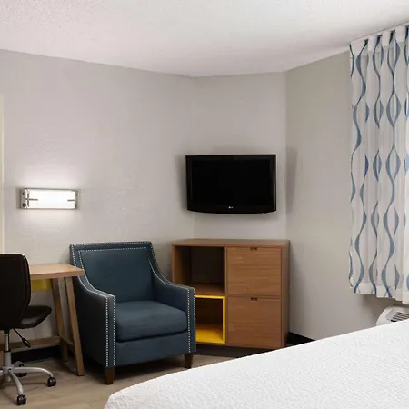 Days Inn & Suites By Wyndham Green Bay Wi-2
