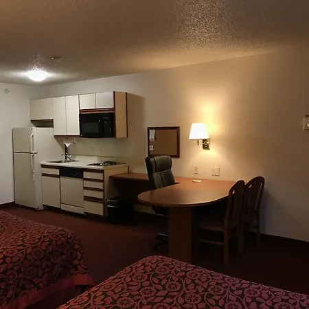 Days Inn & Suites By Wyndham Green Bay Wi-3