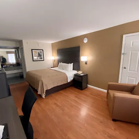 Quality Inn Branson - Hwy 76 Central-3