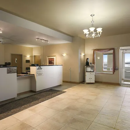 Days Inn By Wyndham Moose Jaw-2