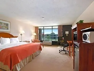 Baymont By Wyndham Paris-3