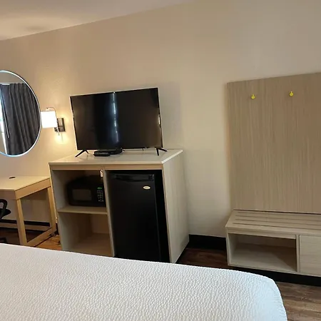 Days Inn & Suites By Wyndham Navarre - Near Beaches Hurlburt-3
