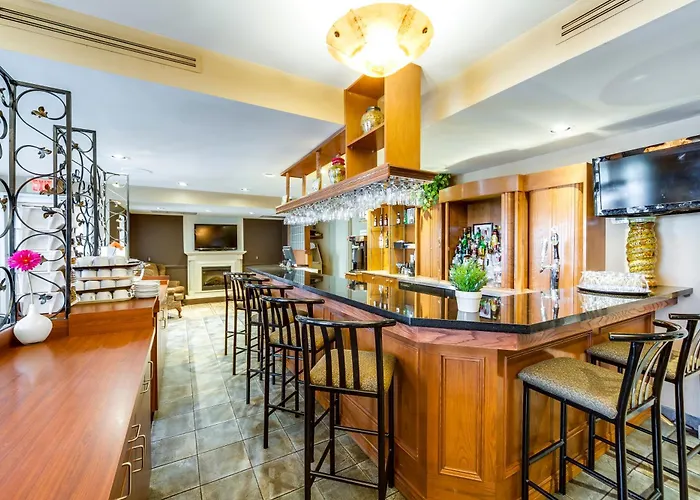 Monte Carlo Inn Oakville Suites