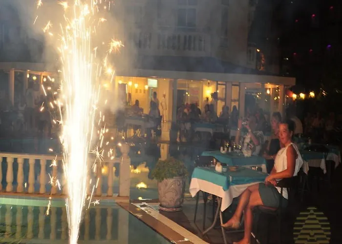 Azak Hotel
