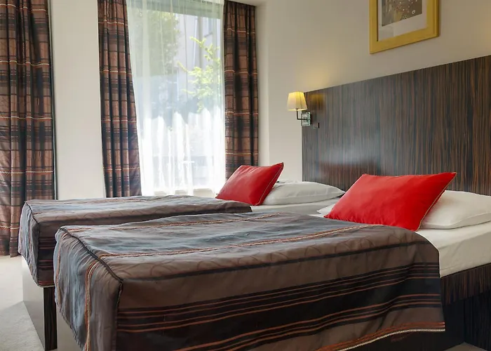 Ea Hotel Crystal Palace
