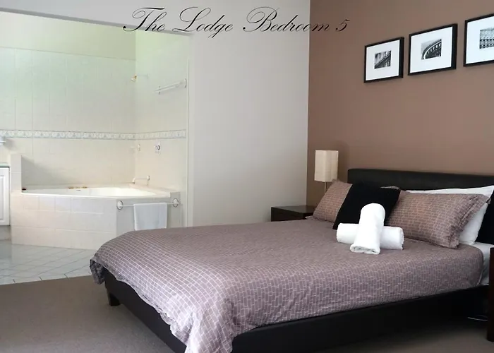 Harmony Forest Cottages & Lake Side Lodge