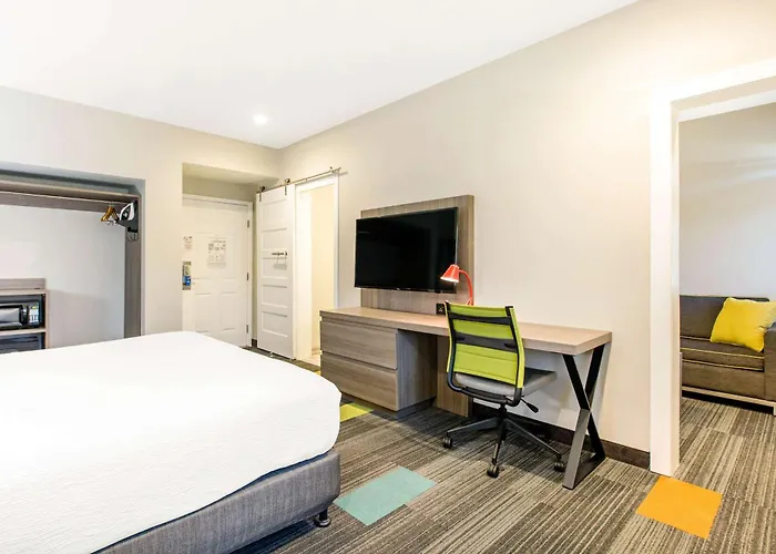 Rodeway Inn near Melrose Ave
