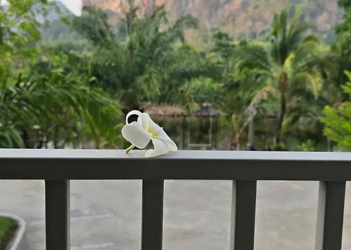 Baannai Lake View Resort