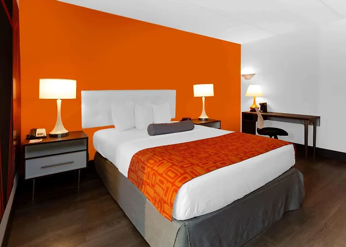 Howard Johnson By Wyndham Waukegan Great Lakes