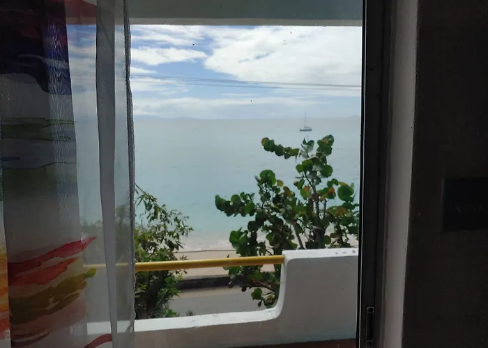 Orrie'S Beach Bar And Hotel