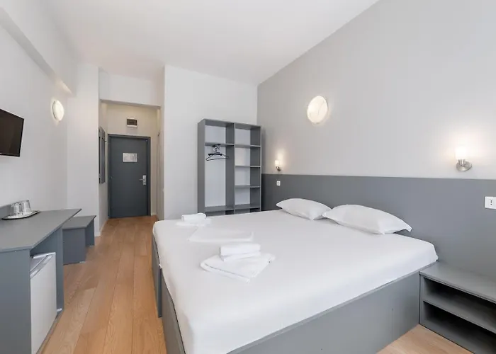 Elizeu Hotel