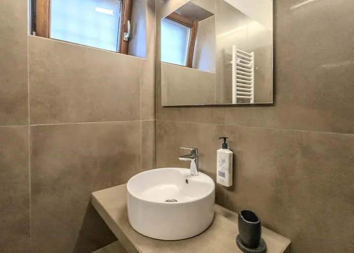 Vardia Hotel