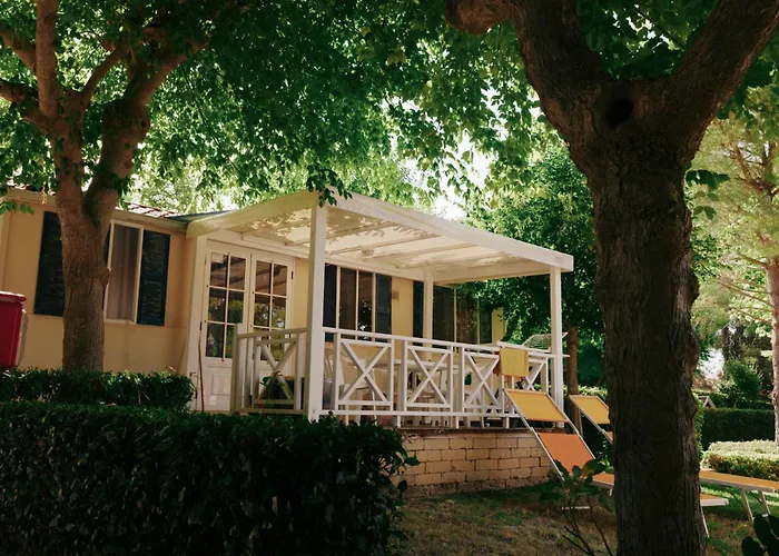 Green Garden Village con piscina, spiaggia riservata e parcheggio