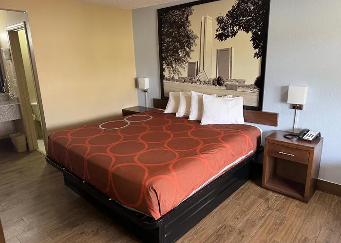 Super 8 By Wyndham Tulsa - Route 66