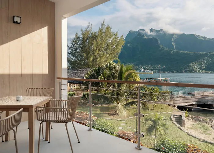 Cook'S Bay Hotel & Suites