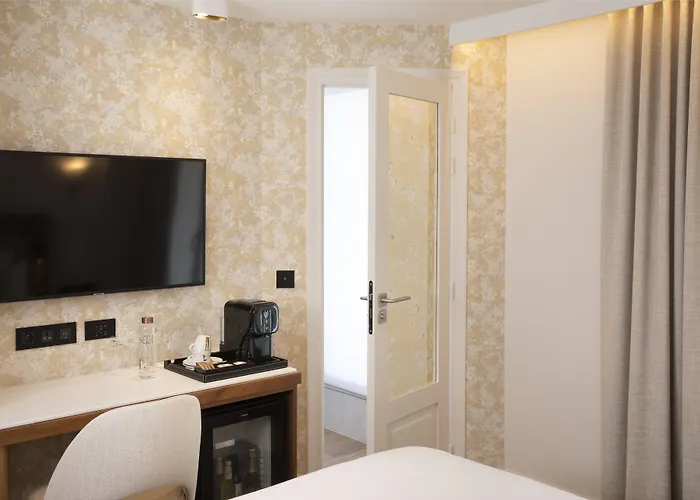 Hôtel des Champs-Elysées Paris