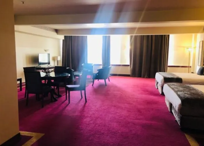 Vr Hamilton Hotel