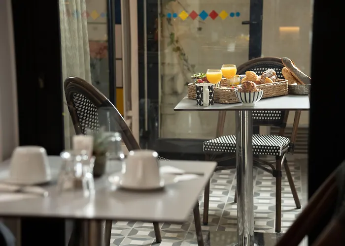 Hotel Du Mont Dore Batignolles Paris