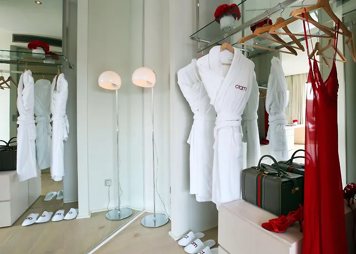Cram Hotel