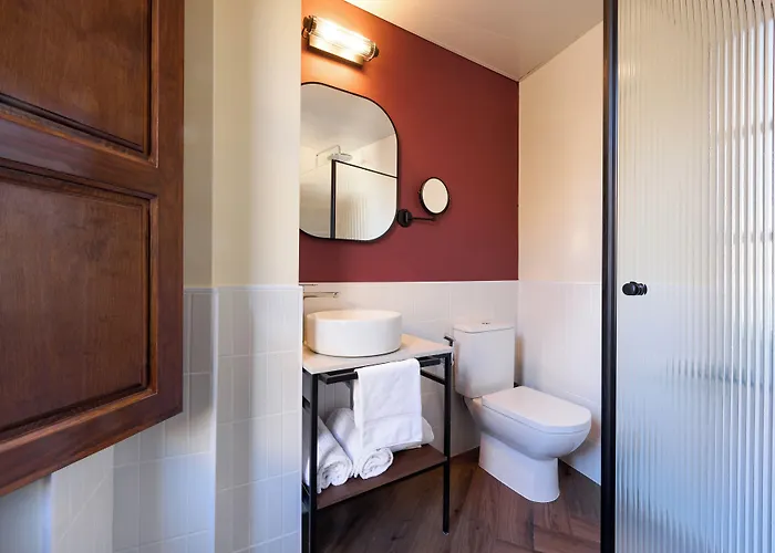 Honest Granada Hotel