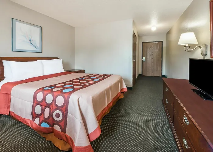 Super 8 By Wyndham Bridgeton/Arpt/St Louis Area Hotel
