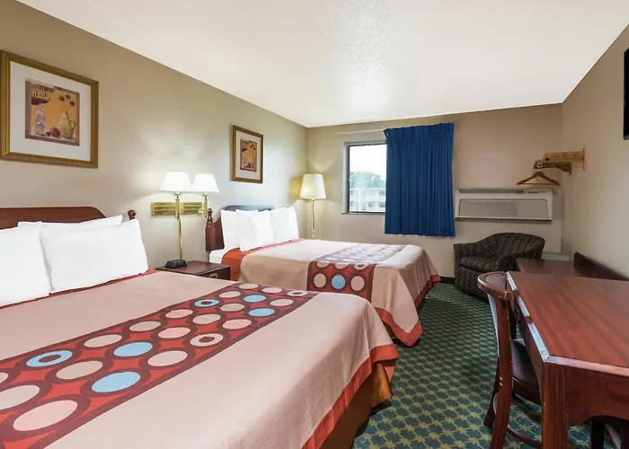 Super 8 By Wyndham Bridgeton/Arpt/St Louis Area Hotel